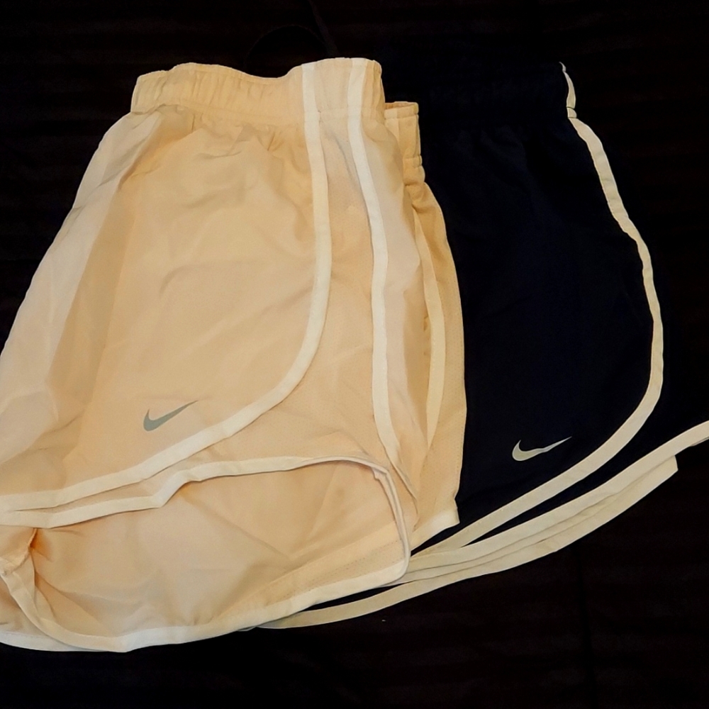 Women's set of 2 pairs of Nike running shirts